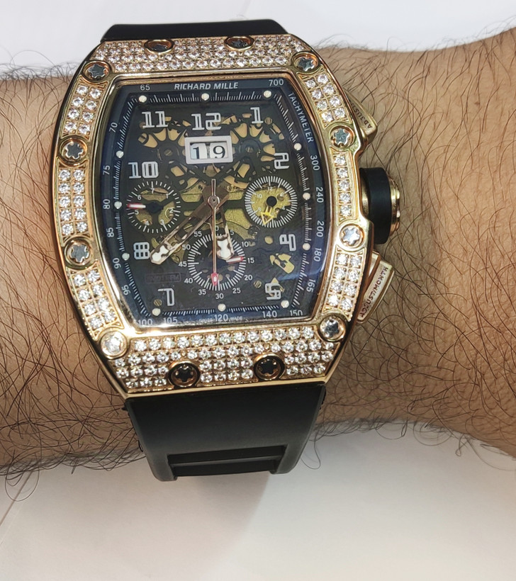 ساعت مچی مردانه RichardMille ریچارد میل سه موتور فعال اتوماتیک مکانیکی درب پشت شیشه ای موتور پیدا اسکلتون قاب پرنگین رزگلدفلزی بند رابر مشکی صفحه مشکی