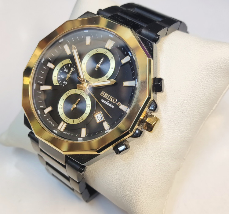 ساعت مچی مردانه SEIKO سیکو فلزی سه موتور فعال کورنوگراف بند مشکی قاب طلایی صفحه مشکی کد 3095