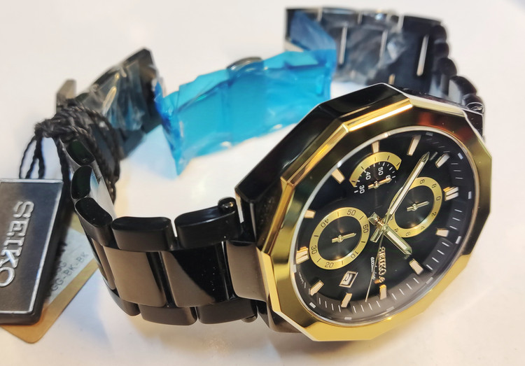 ساعت مچی مردانه SEIKO سیکو فلزی سه موتور فعال کورنوگراف بند مشکی قاب طلایی صفحه مشکی کد 3095