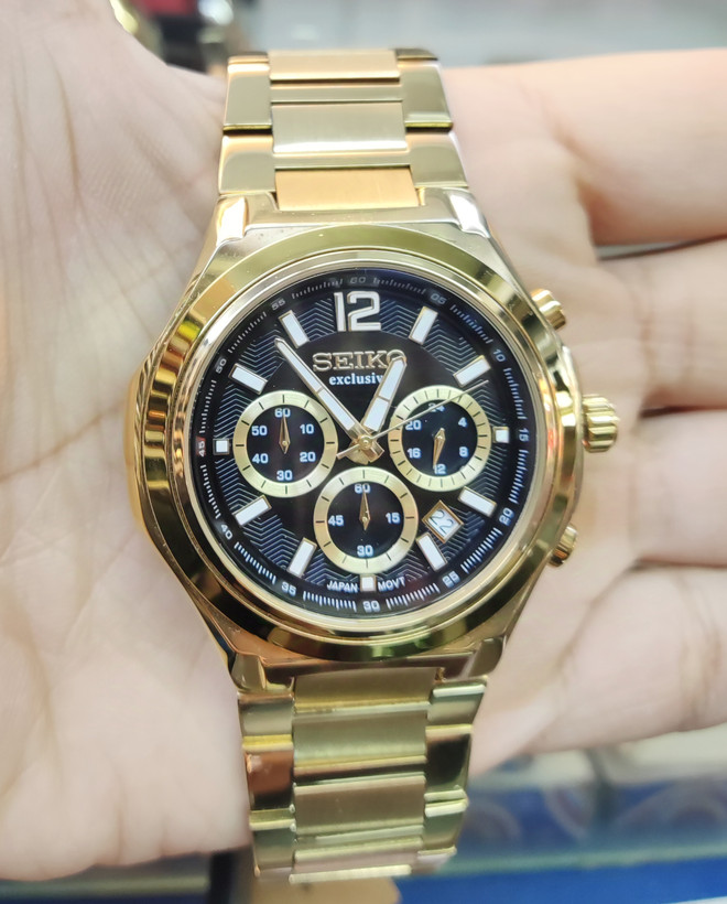 ساعت مچی مردانه SEIKO سیکو فلزی سه موتور فعال کورنوگراف بند طلایی قاب طلایی صفحه مشکی کد 3060