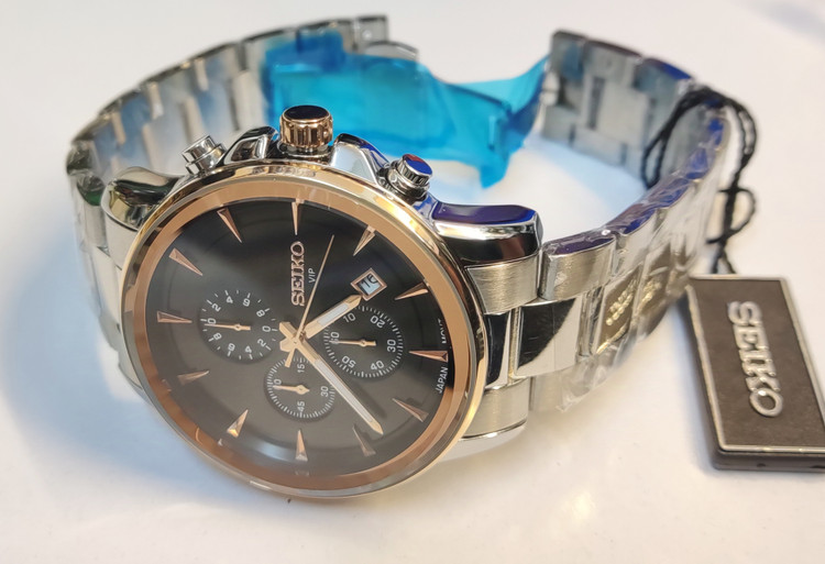 ساعت مچی مردانه SEIKO سیکو فلزی سه موتور فعال کورنوگراف بند استیل قاب رزگلد استیل صفحه مشکی دور شیشه آینه ای کد 8012