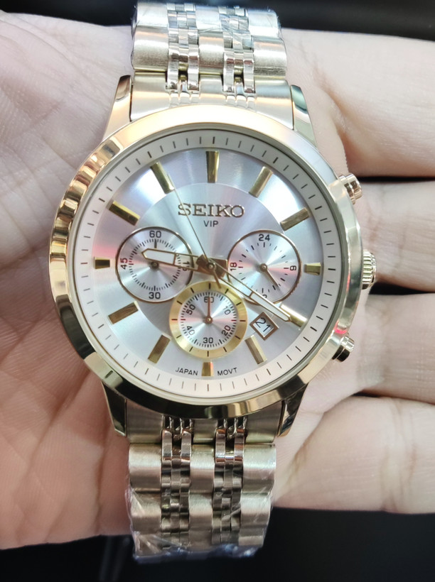 ساعت مچی مردانه SEIKO سیکو فلزی سه موتور فعال کورنوگراف بند طلایی قاب طلایی صفحه استیل کد 8011
