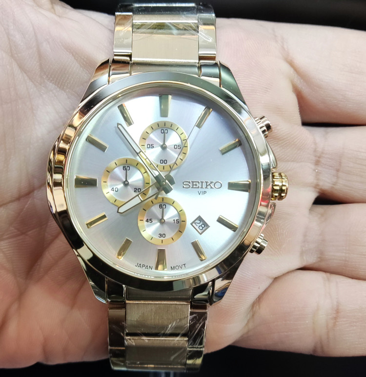 ساعت مچی مردانه SEIKO سیکو فلزی سه موتور فعال کورنوگراف بند طلایی قاب طلایی صفحه استیل دور کد 8018
