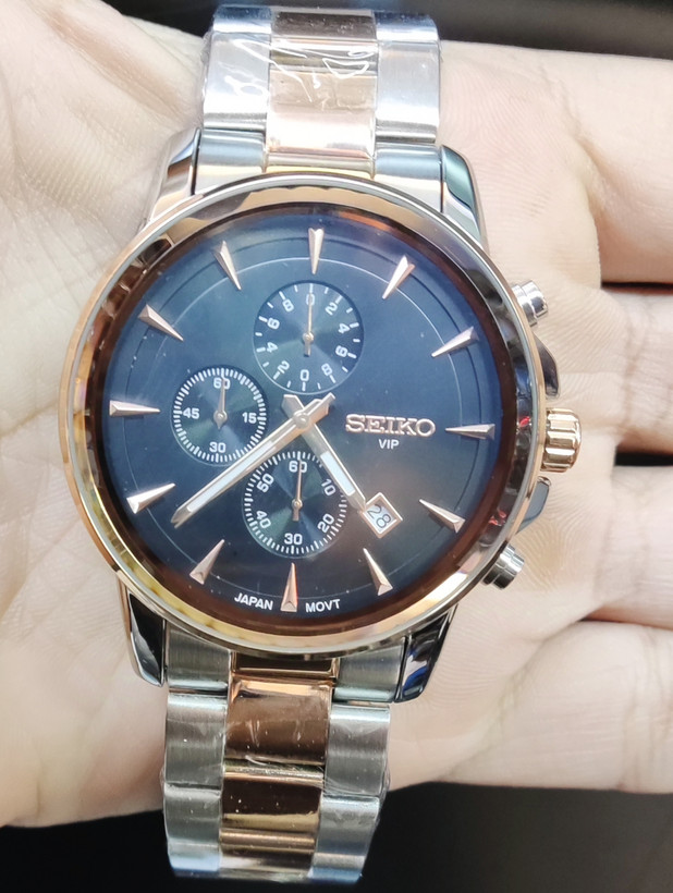ساعت مچی مردانه SEIKO سیکو فلزی سه موتور فعال کورنوگراف بند رزگلد استیل قاب رزگلد استیل صفحه مشکی دور شیشه آینه ای کد 8012